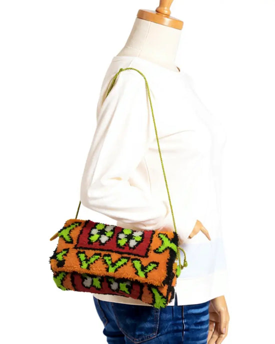 Hand-Knotted Bag, Rug Purse, Carpet Bag, Tufted Bag, Neon Clutch, Neon Bag, Y2K Bag, 90s Style, Festival Bag, Dopamine Dressing, Maximalist, Statement Purse, Colorful Bag, Crossbody Clutch, Small Purse, Party Bag, Orange and Green, Lime Green, Gold Strap, Handmade Clutch, One of a Kind, Artisan Made, Unique Gift, Woven Clutch, Pile Weave.
